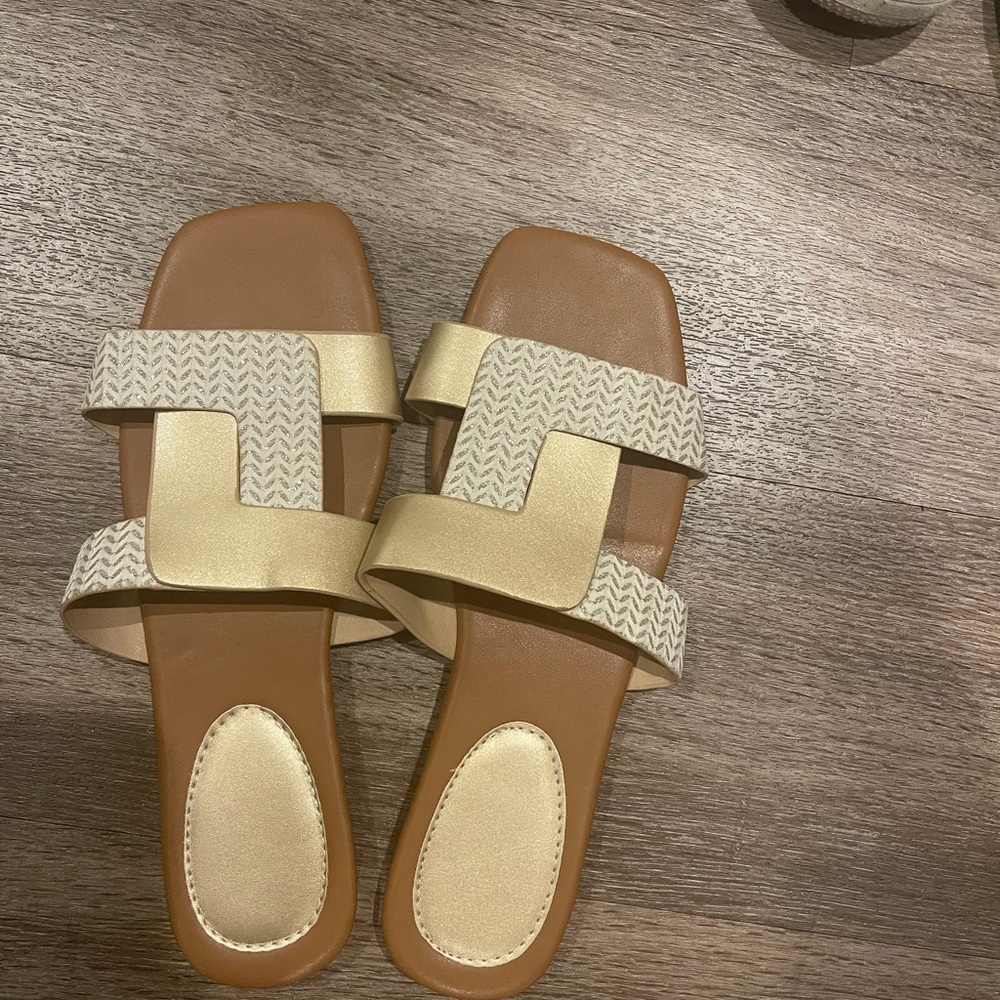Source Unknown Gold and Cream Women's Sandals